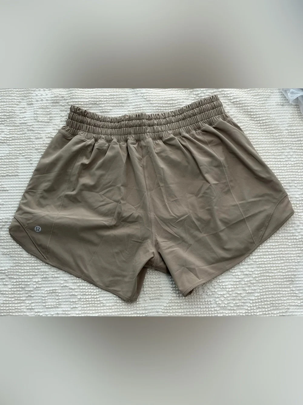 EUC Lululemon Athletica Taupe Running Shorts Women's Size 6 Lightweight Athletic